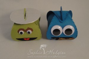 From this angle you can see Oscar's bin lid better